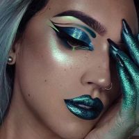 Можно создать даже арт макияж Можно создать даже арт макияж